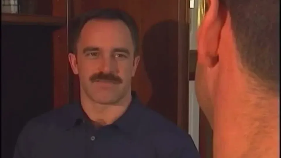 Uomini con baffi hanno sesso bollente - SexTubeSpot.com