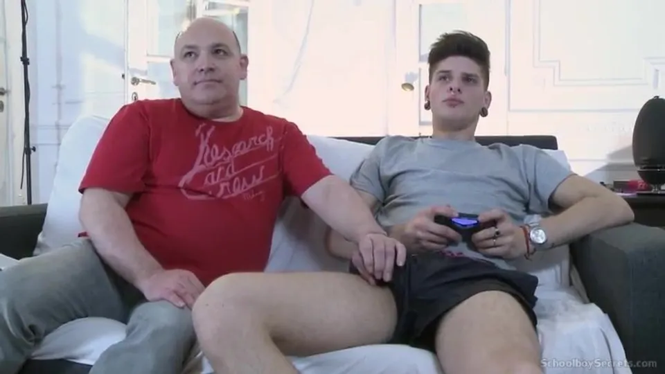 My father-in-law sucked me off - Andreas & Arnaud