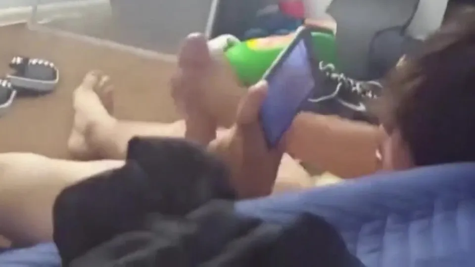 MY FRIEND RECORDS ME WHILE I JERK OFF