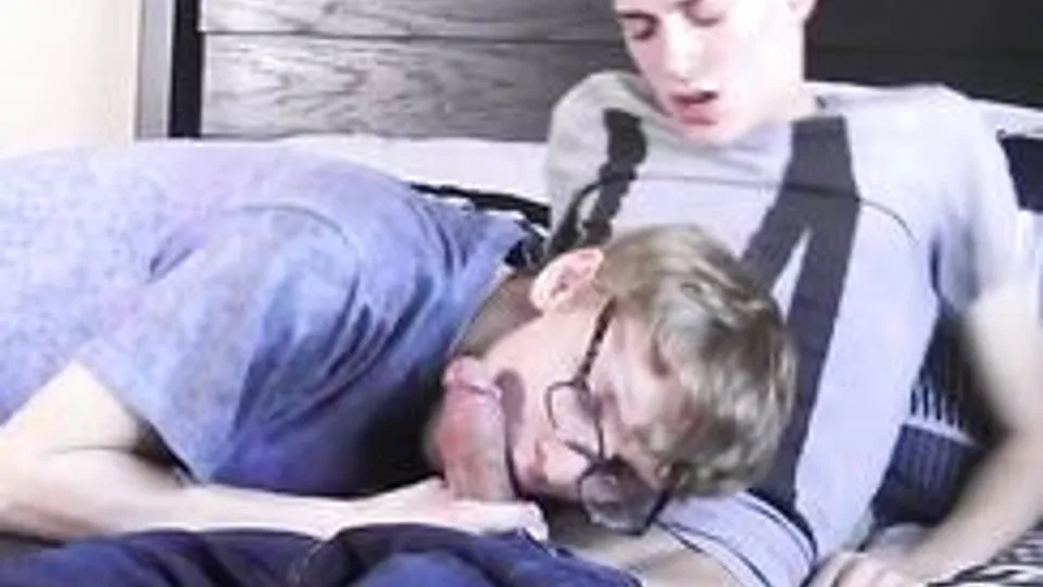 My (legal age) Stepbrother Sucks