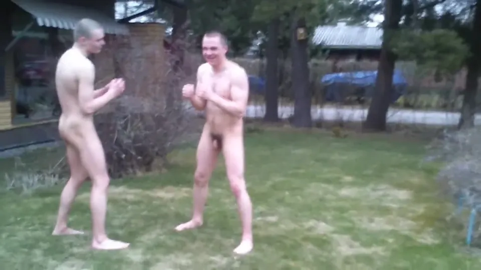 Naked fight in garden - ThisVid.com
