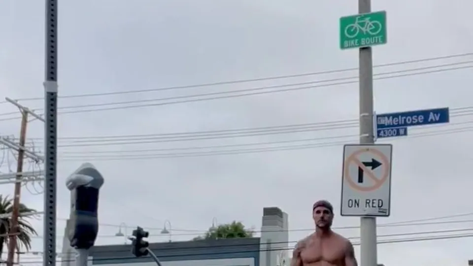 Naked & hard on the street - ThisVid.com