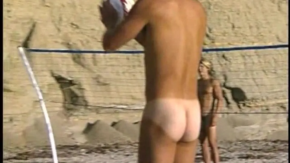 Naked hot guys play volleyball on the beach - ThisVid.com