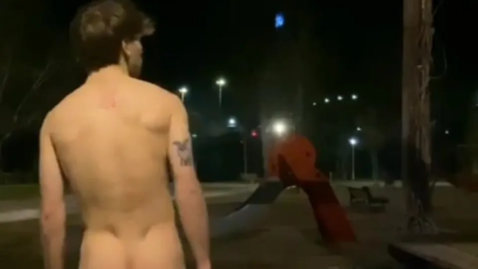 Naked in the park at night - ThisVid.com