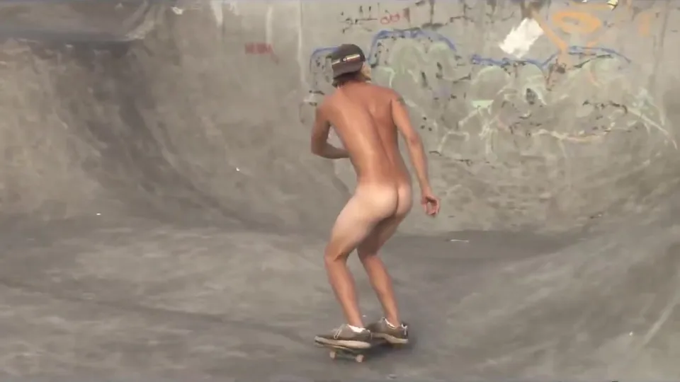 Naked Skater - ThisVid.com