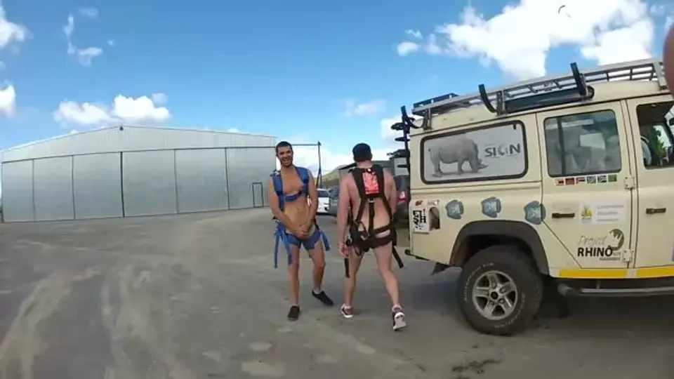 Naked sky diver - ThisVid.com En español