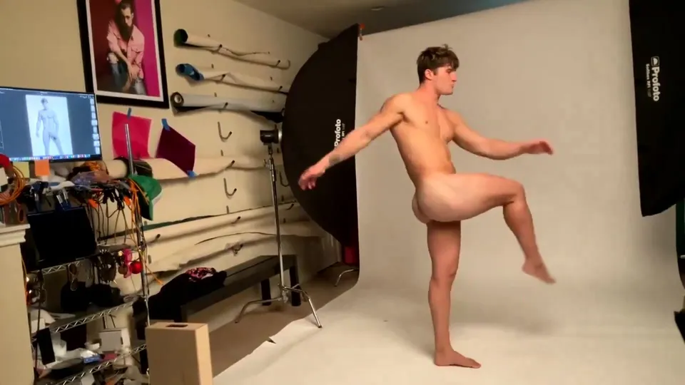 Naked soccer player photoshoot - ThisVid.com