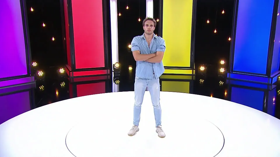 L'apparizione televisiva nuda di Thomas