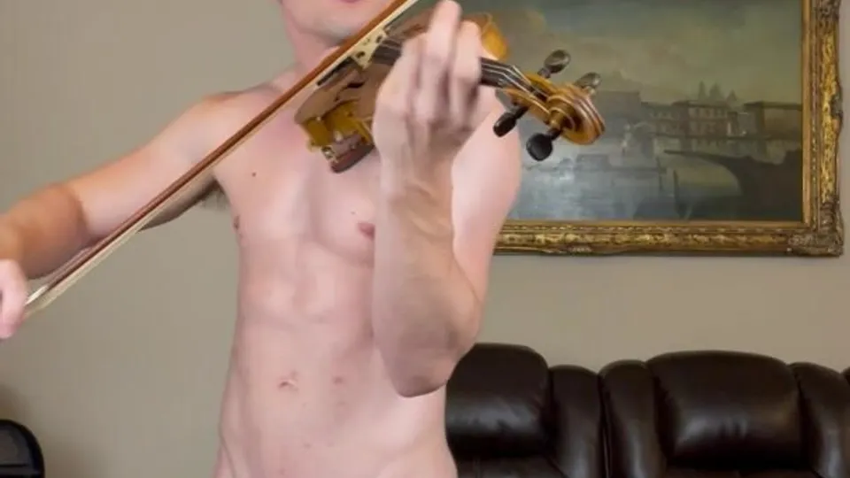 Naked Violinist - ThisVid.com