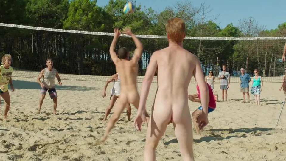 Naked volleyball - video 2 - ThisVid.com