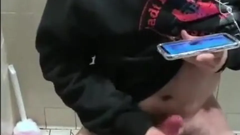 Nerd Cumming in Toilet - ThisVid.com