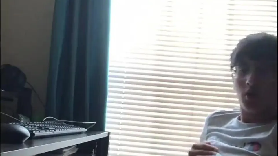 Nerd jacking off - ThisVid.com