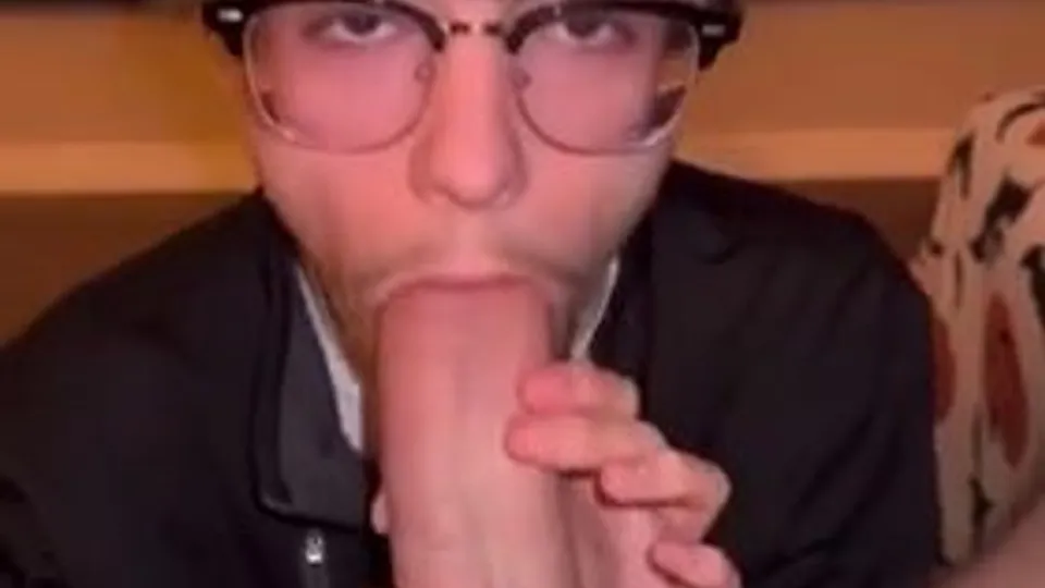 Nerd sucks on big cock - ThisVid.com