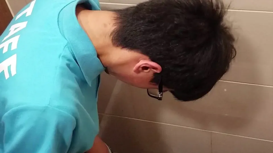 Nerdy boy rubs one out after pissing
