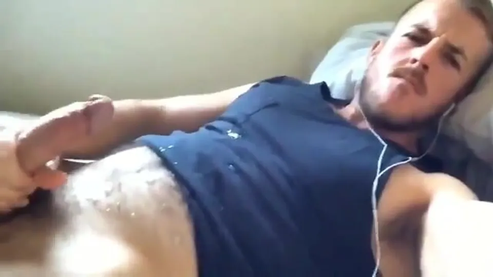 Nice load of cum from this guy - ThisVid.com