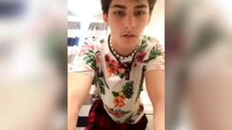 Masturbation en direct pour twink