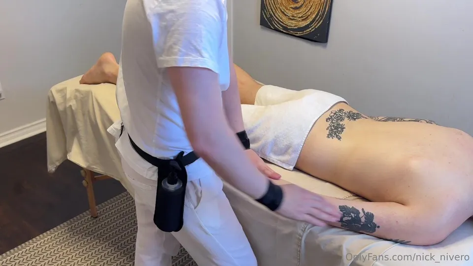Nick Nivero & WhiteBoyMTL - Un massage normal transformé en une séance de baise torride