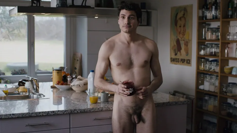 Nicola Perot Full Frontal in Seitentriebe - ThisVid.com