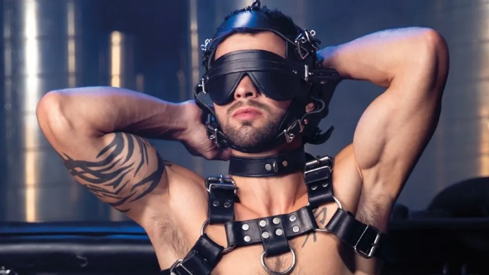 Jack Vidra & Cain Marko: BDSM com Chicote