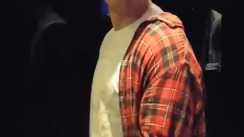 (NO SOUND) spy on a cute pissing guy - ThisVid.com