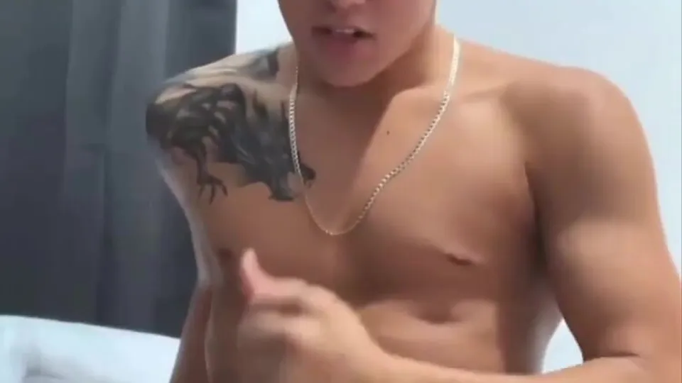 Novinho gemendo e gozando gostoso 4 - ThisVid.com