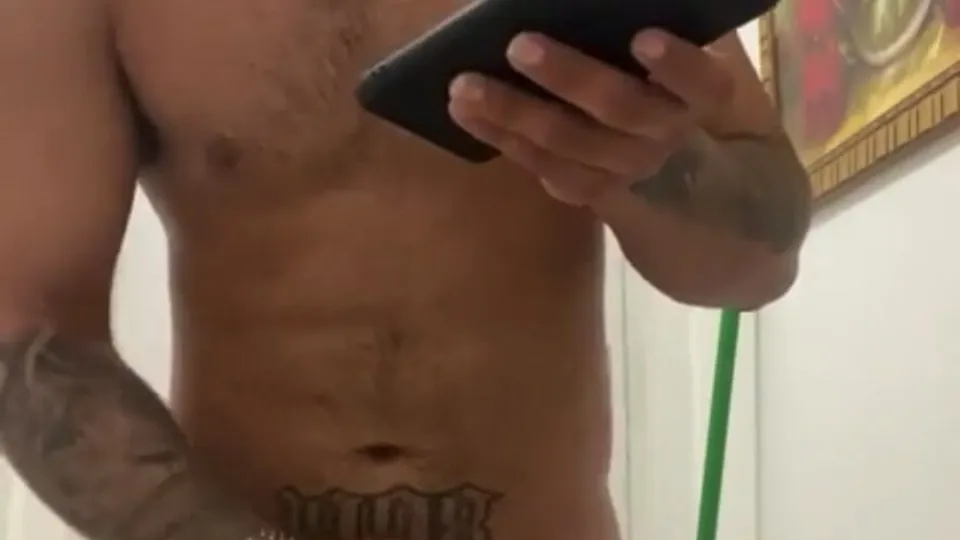 Novinho safado pirocudo gozando gostoso - ThisVid.com