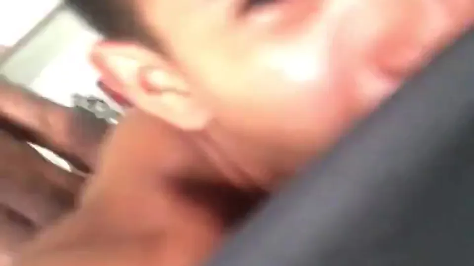 Novinho sofrendo na piroca - ThisVid.com