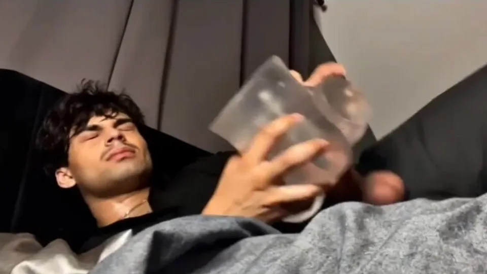 NUTTIN IN TOY 210 - ThisVid.com