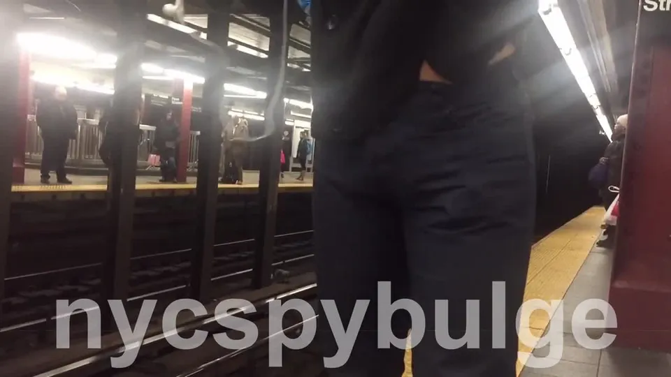 nyc subway bulge grab [Spy-Cam Videos of Straight Men].mp4