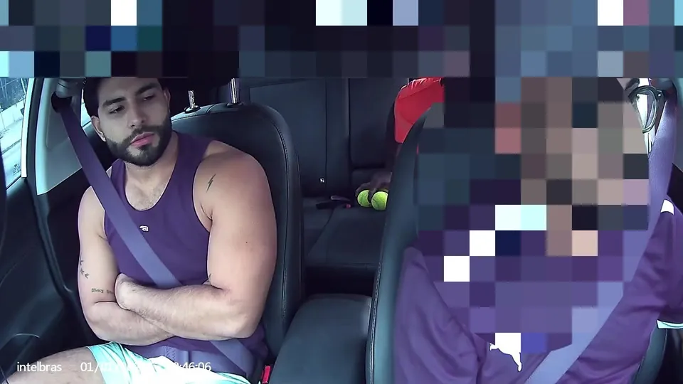 O Uber ofereceu o gringo para o vendedor de balas na ru - ThisVid.com