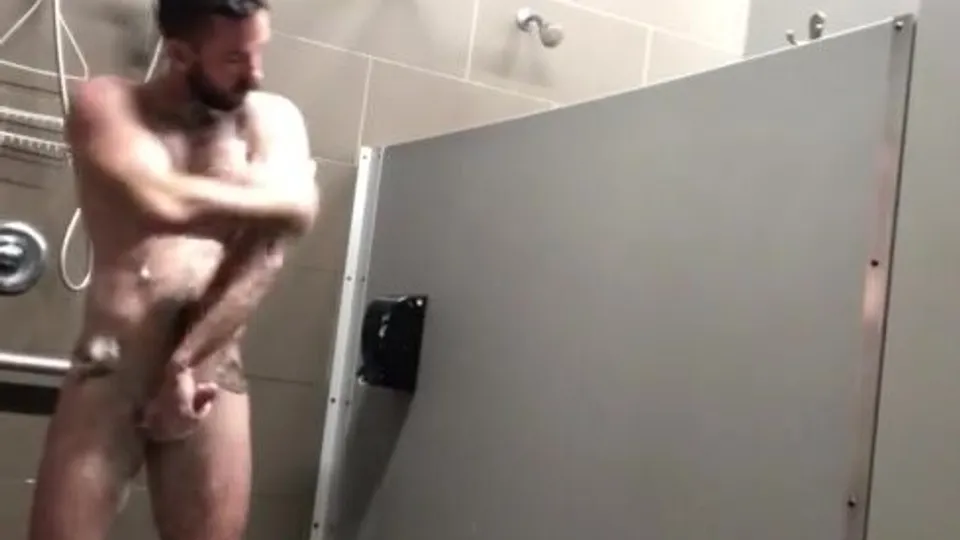 Oblivious Gym Showers - ThisVid.com