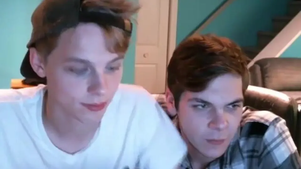 Obsessed with his straight friend - ThisVid.com