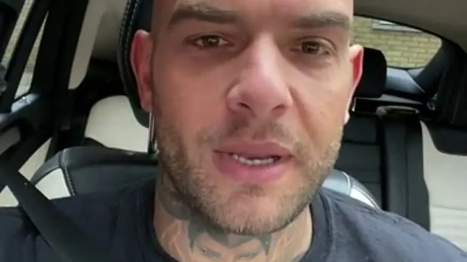 Andy Lee's Intimate Masturbation Session