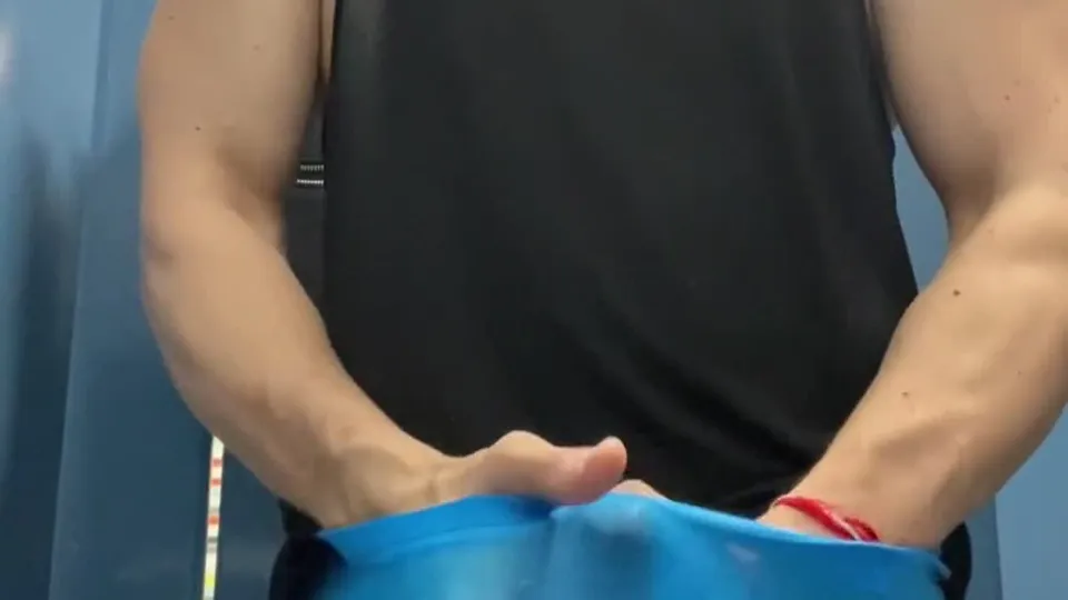 Muscle Jocks Fuck in Gym Locker Room