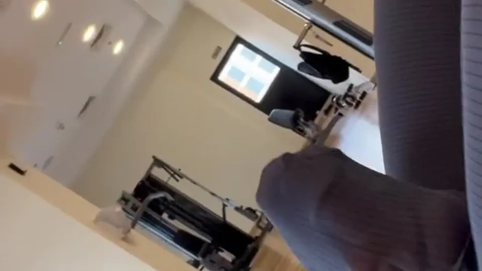 肌肉男のトレーニングセッション