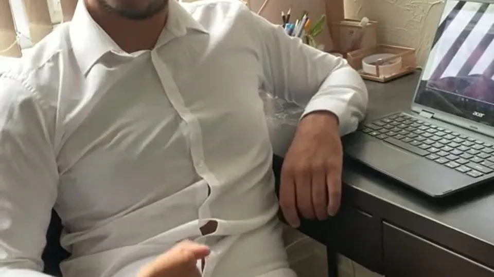 Leeds Lad XXX em Solo Íntimo