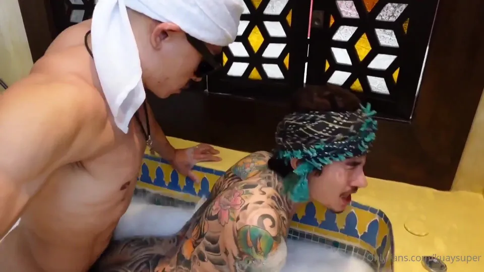 OF - SuperKuayXL: Harem Oculto - porno gay gratis