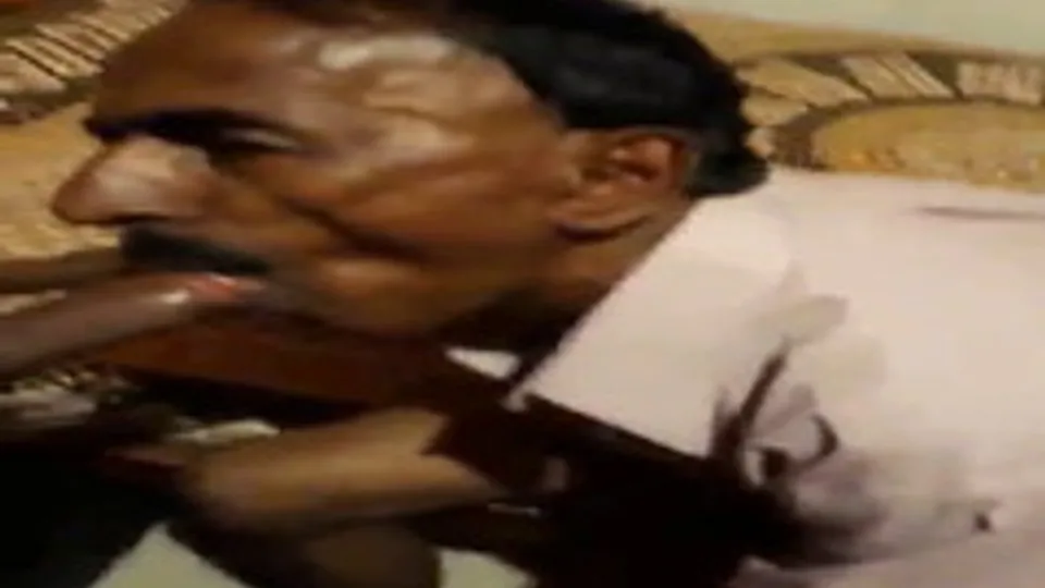Old indian fag sucking cock - ThisVid.com