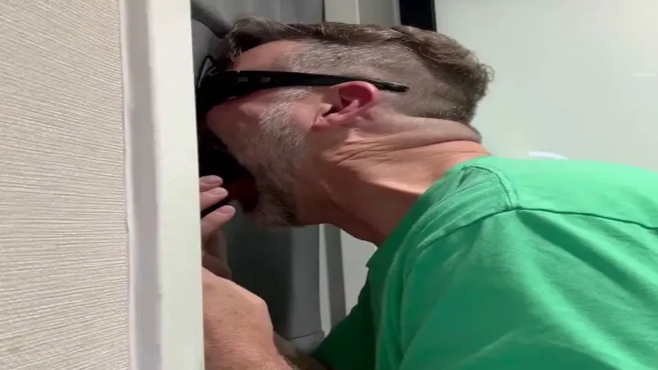 Old white fag at the gloryhole - ThisVid.com