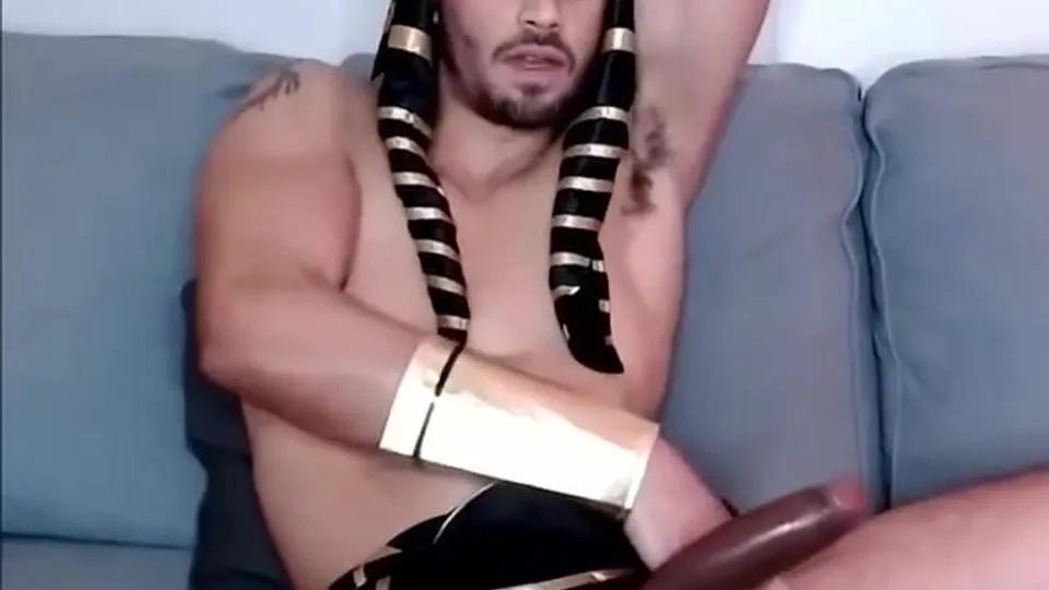 One hell of a Halloween costume - ThisVid.com