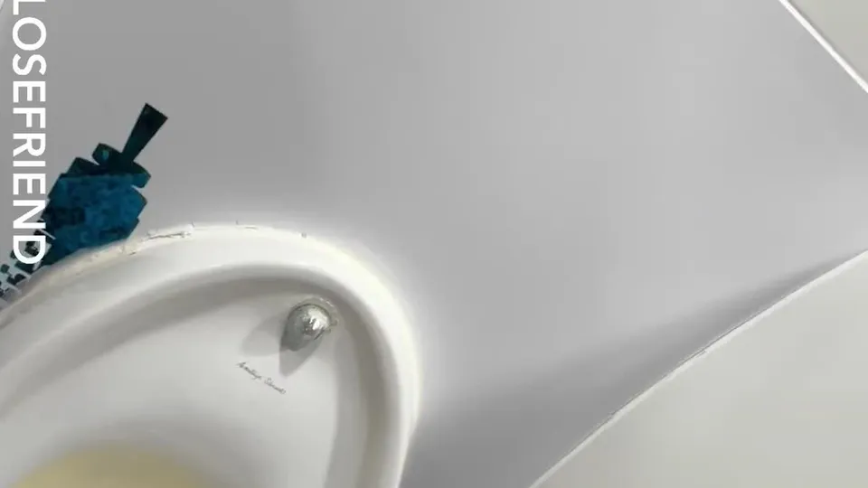 เพื่อนใกล้ ๆ ของฉันแสดงในสาธารณะ