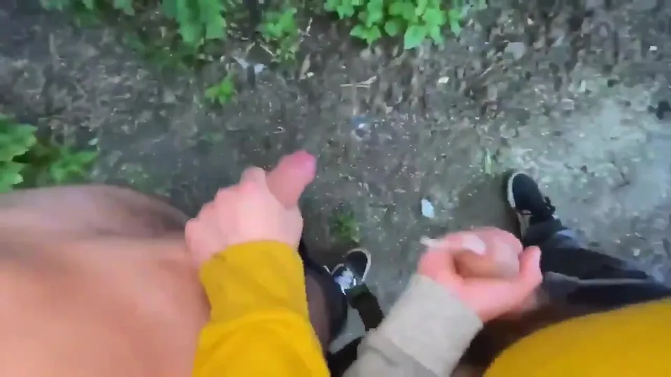 Outdoor jerk - video 2 - ThisVid.com