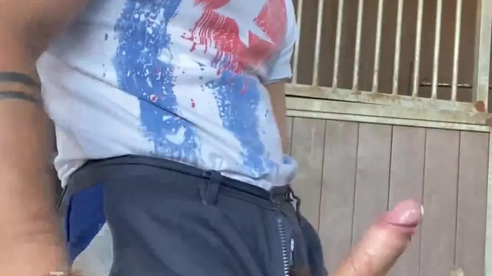 Outdoor jerking - ThisVid.com