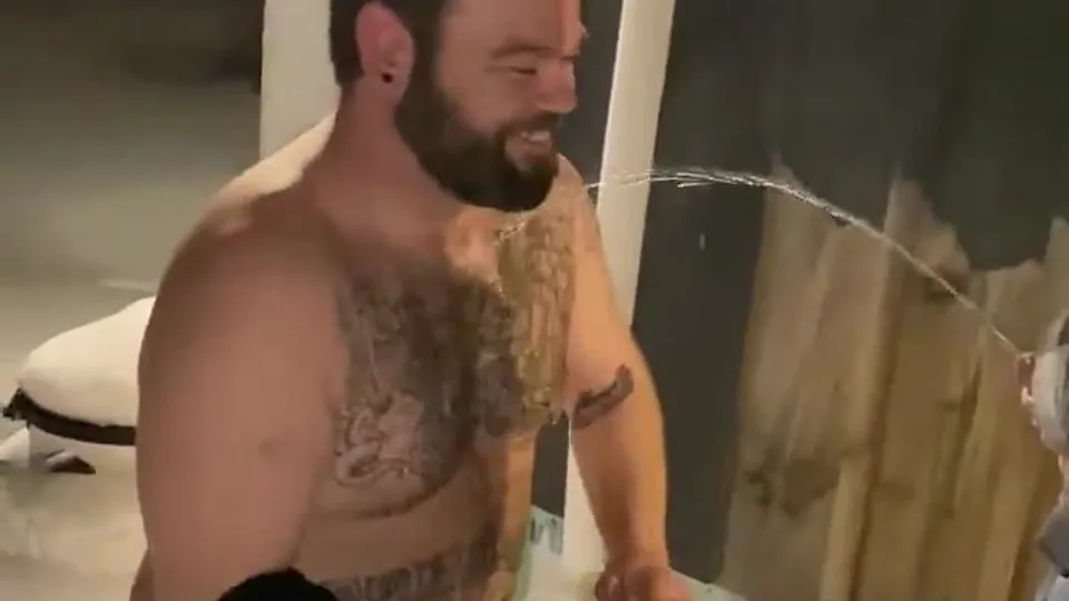 Outdoor piss play - ThisVid.com