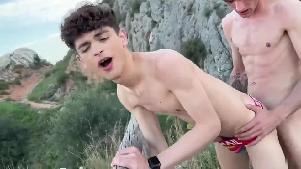 Outdoor sex on mountain trail - ThisVid.com