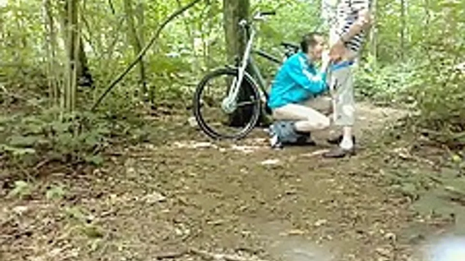 Ouwe LUL zuigen en daarnaa mekaar kussen