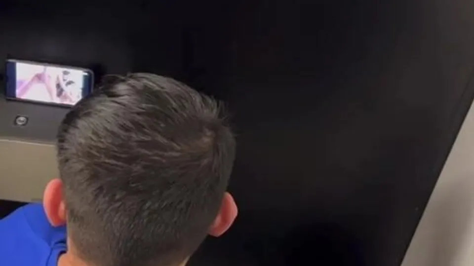 Overstall caught jerking - ThisVid.com