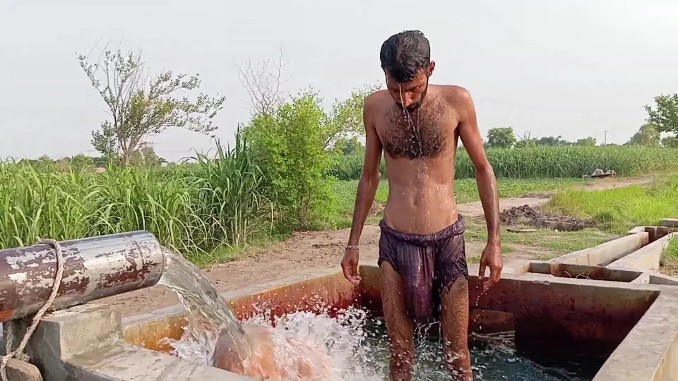 Paki Villager In Tubewell - video 3 - ThisVid.com