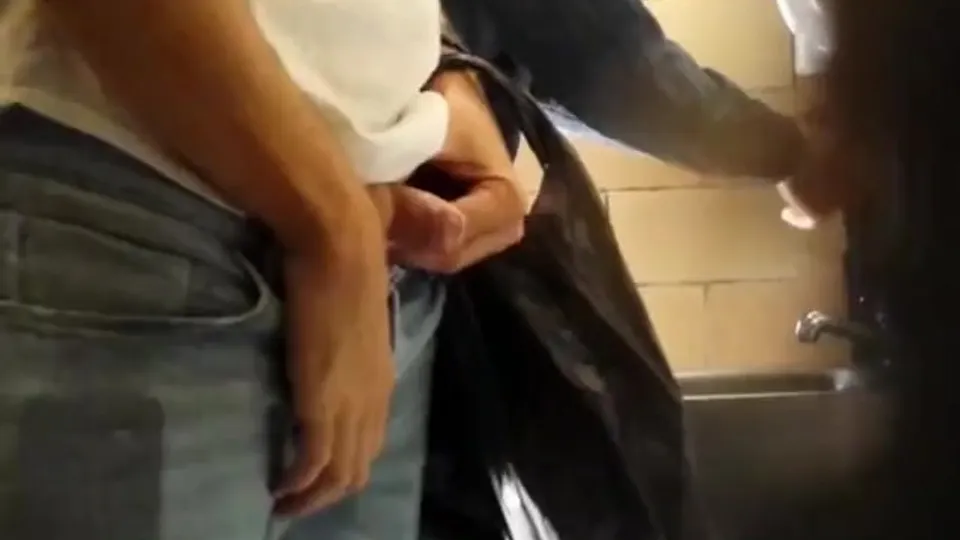 Park urinal - ThisVid.com