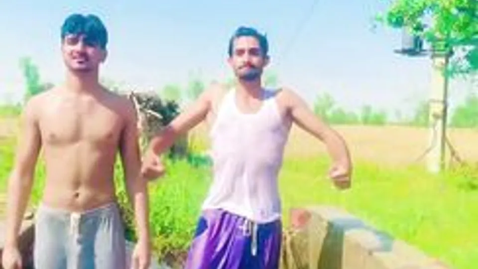 Мальчики-куннилы дрочат на веб-камеру